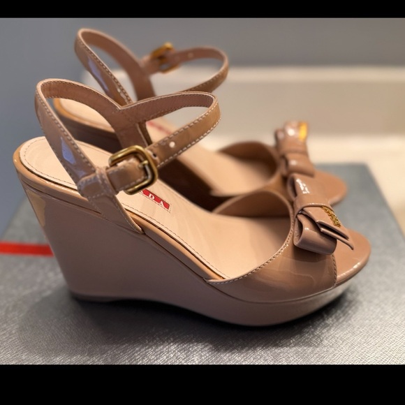 Prada Nudo Patent Leather Bow Wedge Sandals - NIB 35 - Picture 3 of 9